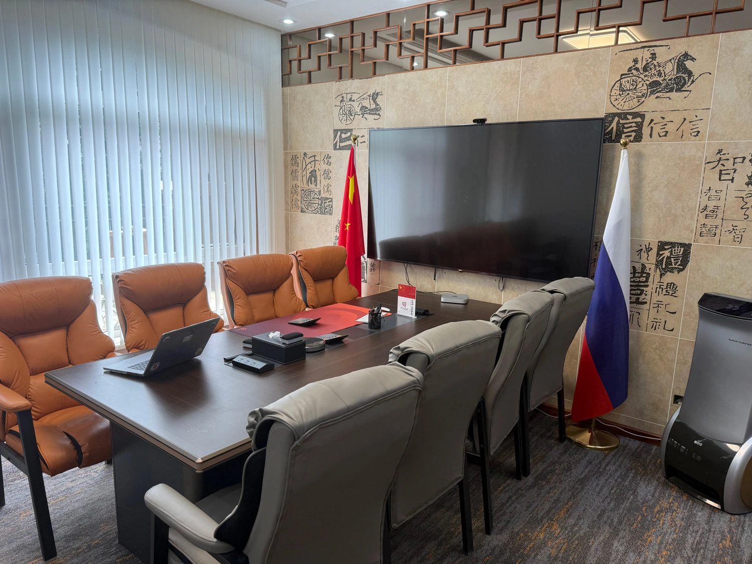 LVS Expert's meeting room in China — dedicated to client meetings, inspection planning, and international cargo survey coordination